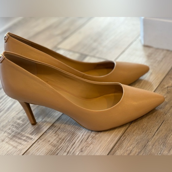 Women's Royale High-Heel Pump in Nude - Picture 9 of 13